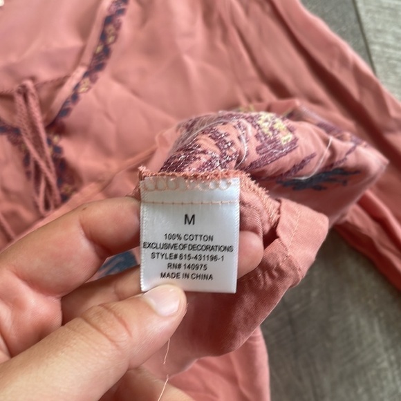 Francesca's Size Medium Pink Embroidered Peplum Bohemian Style Top - Picture 7 of 8